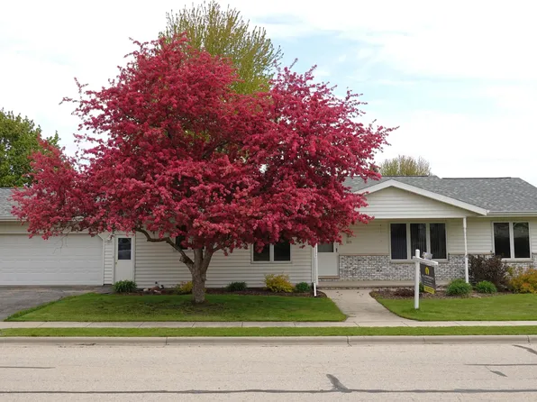 109 Filby St, Oakfield, WI 53065