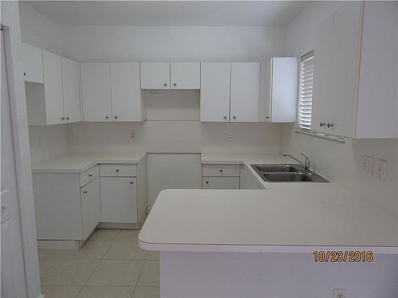 4th image of 2610 NE 3rd Dr Unit 101