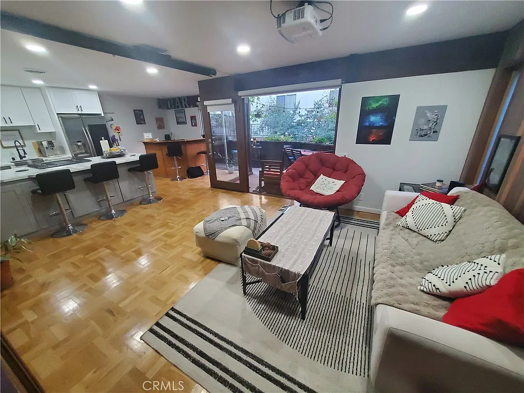 2 bed, 1.5 bath, 1016 sqft, $4,500 — Photo 4