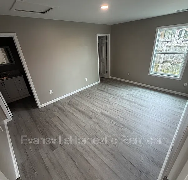 1404 Oakley St — Photo 8