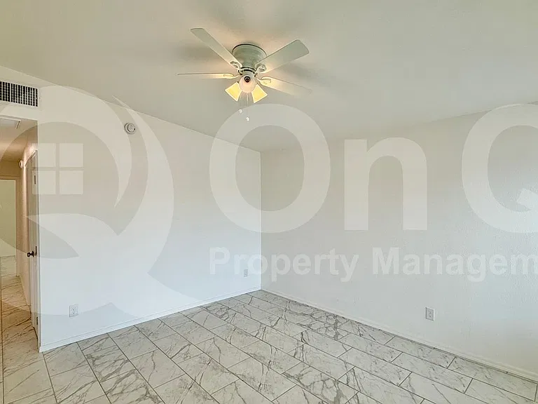 741 E Erie St #1 — Photo 25