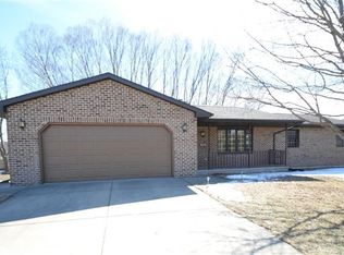 3740 Van Lanen Rd, Green Bay, WI 54311