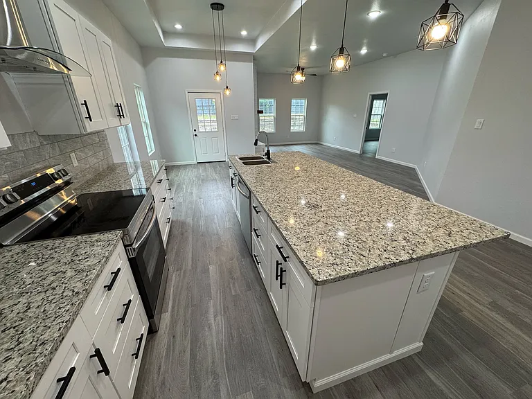 2213 Beverly Dr — Photo 5