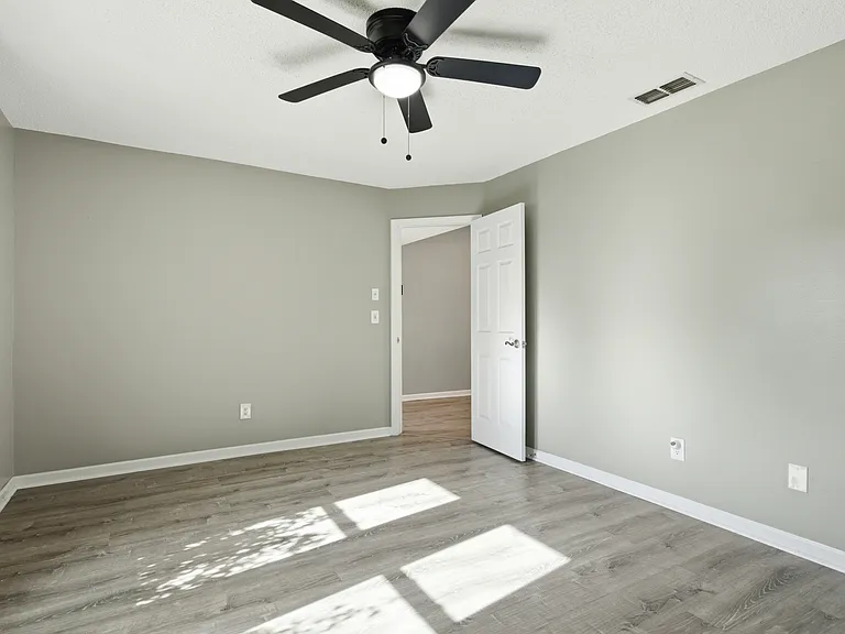 2914 Cypress Green Dr — Photo 17