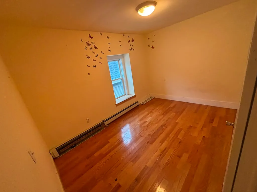4 bed, 1000 sqft, $2,800 — Photo 2