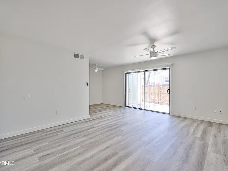 6024 W Golden Ln — Photo 6