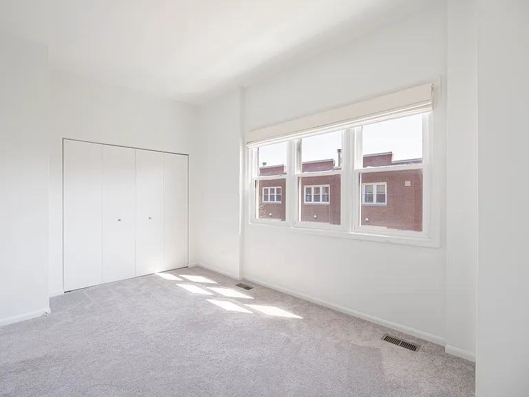 1781 W Altgeld St #O — Photo 11