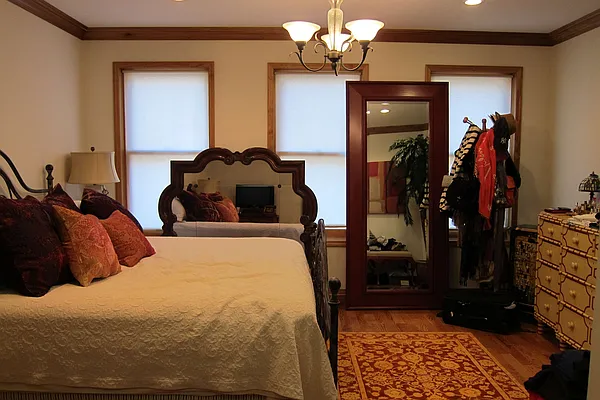 Rented by Avi Nash Associates | media 9