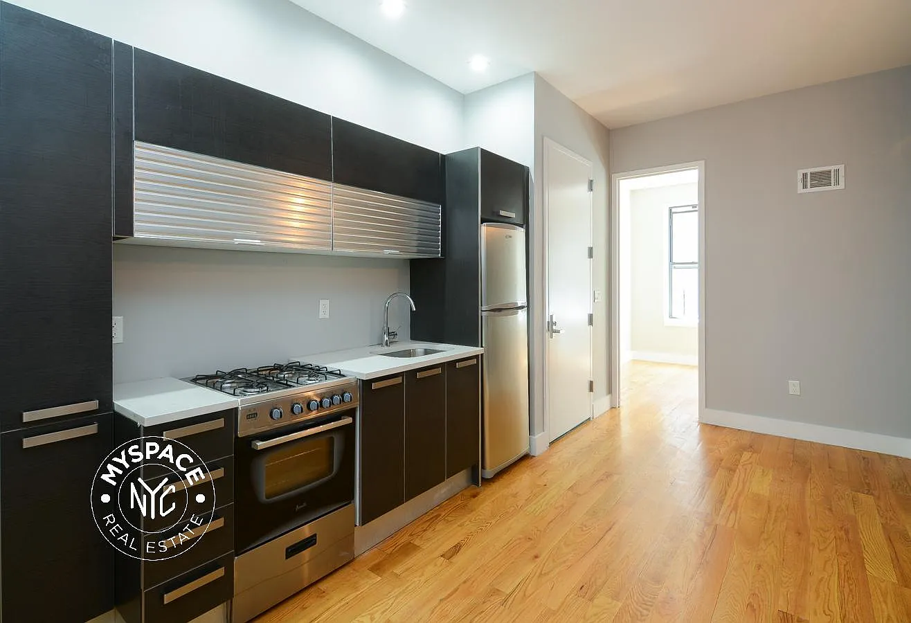 321 Putnam Avenue — Photo 1