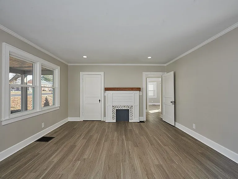2301 Memorial Blvd — Photo 3