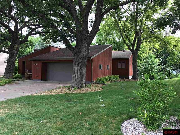 2nd image of 1815 Crestview Dr