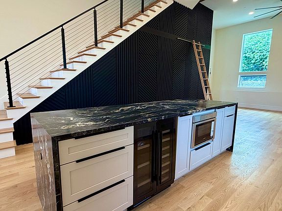 4th image of 1001 Shirley St #1
