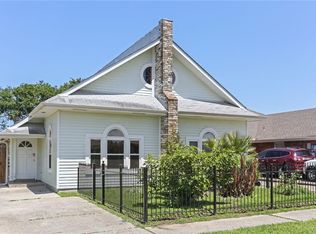 9021 Amour Dr, Chalmette, LA 70043