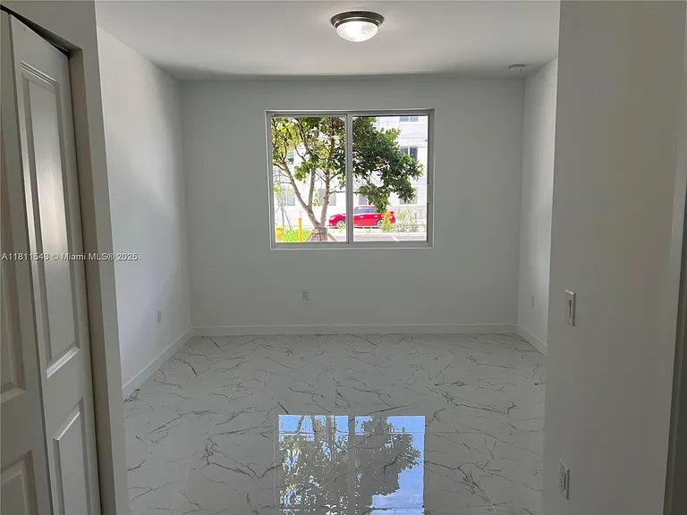 1010 SW 69th Ave #104 — Photo 11