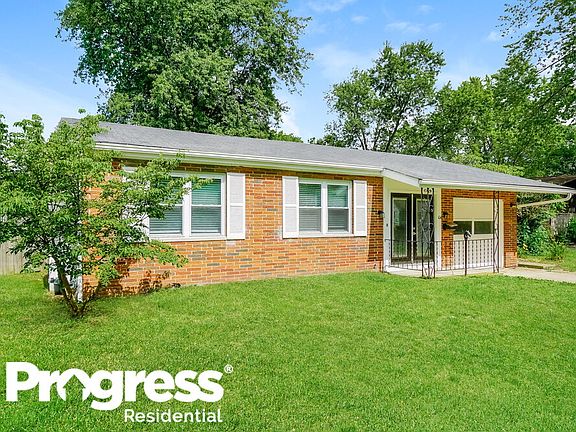 2nd image of 1104 Carrousel Dr E