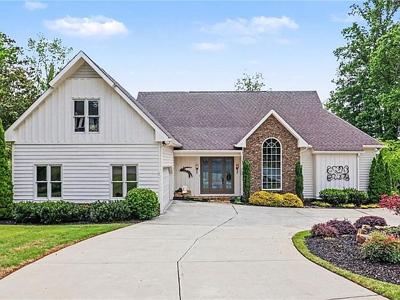 2nd image of 8895 Willowbrae Ln