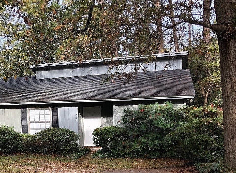 1st image of 2104 Corinne St