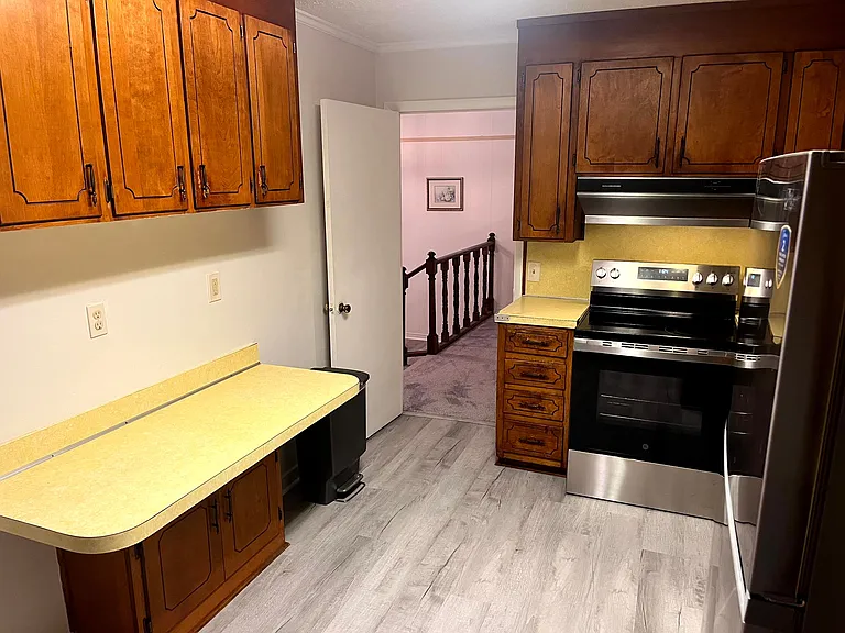 1230 E Leonard St — Photo 31