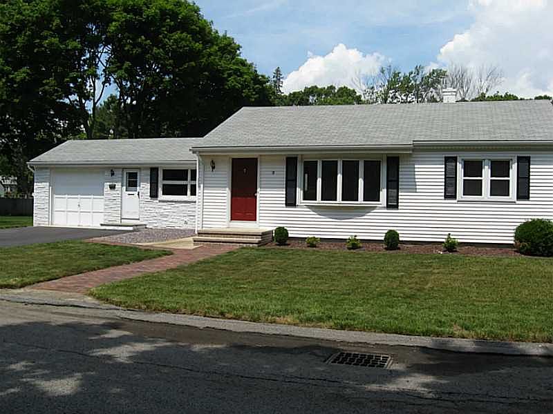 1st image of 9 Woodland Dr
