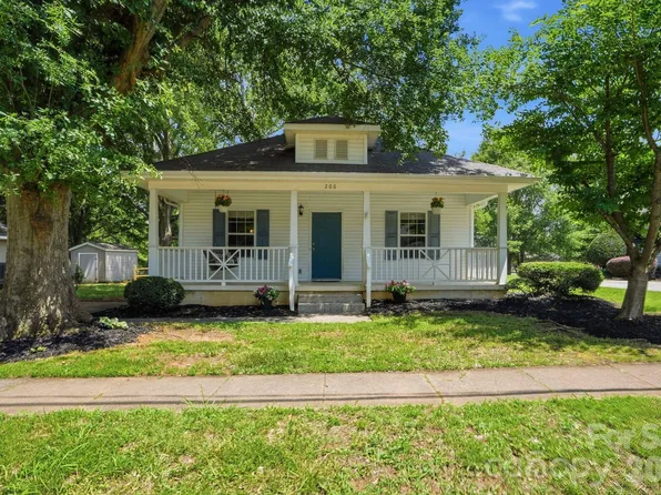 206 6th St, Belmont, NC 28012