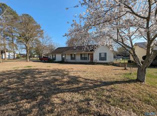 910 Garden St SW, Hartselle, AL 35640