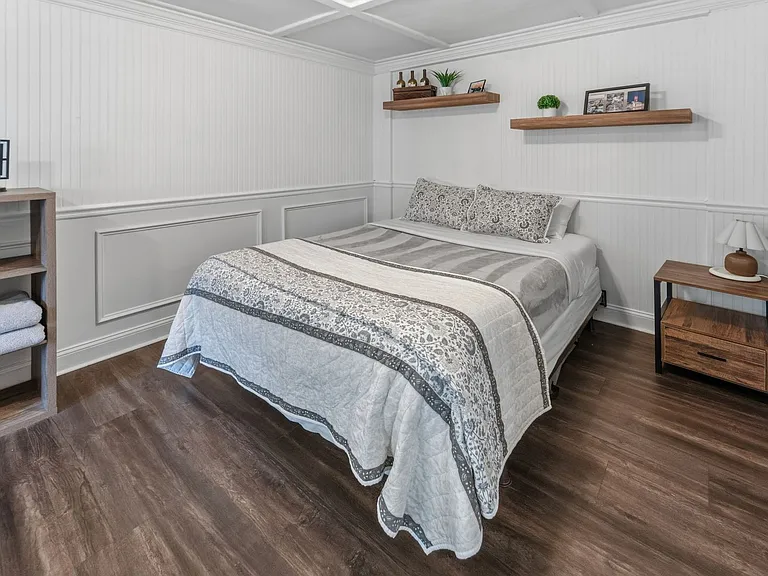 1010 E Victory Dr E #1 — Photo 16