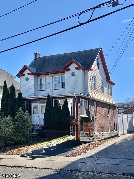 630 Park Ave photo 1