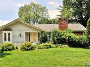 495 Hillbrook Dr, Ballwin, MO 63011