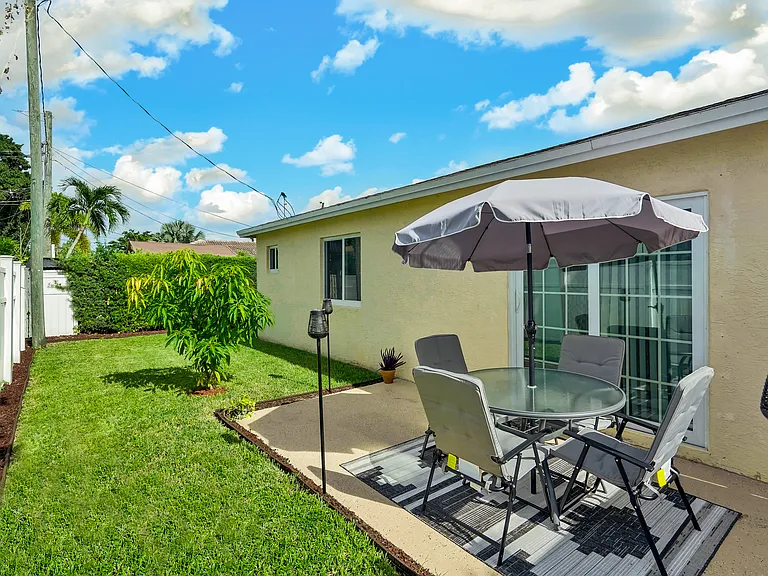 3021 NW 21st Ct — Photo 12