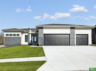 21126 Atwood Ave, Elkhorn, NE 68022