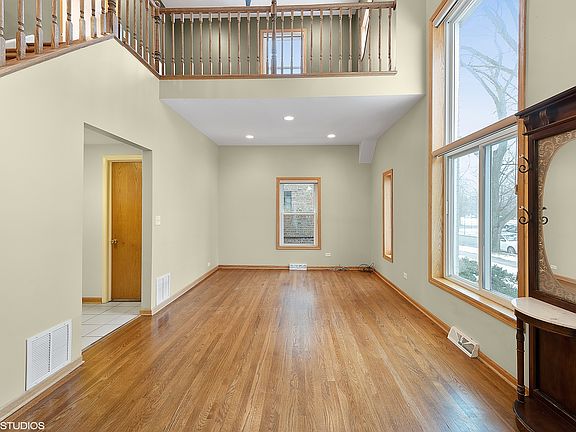 3rd image of 7614 W Clarence Ave