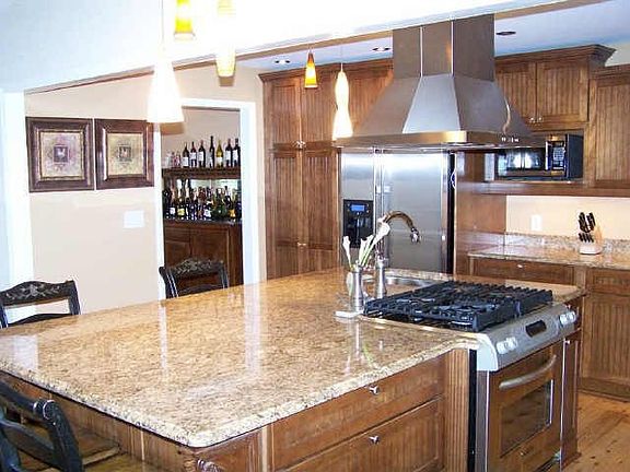 3rd image of 3390 Camelot Dr