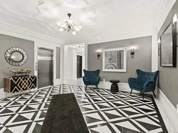 915 West End Avenue image 9 of 11