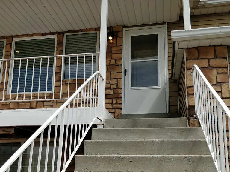 940 W Red Oaks Dr — Photo 6
