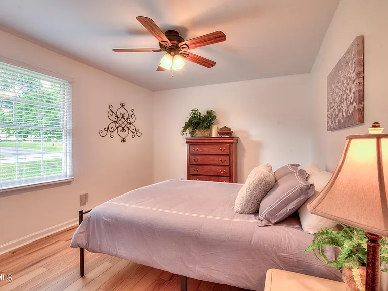 2418 Vines St — Photo 19