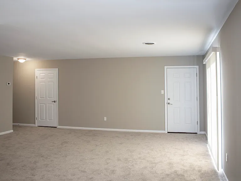 Elmwood Apartments — Photo 11