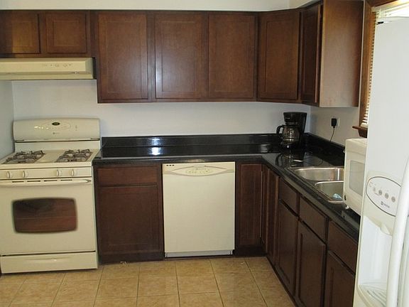 3rd image of 605 N Roberta Ave