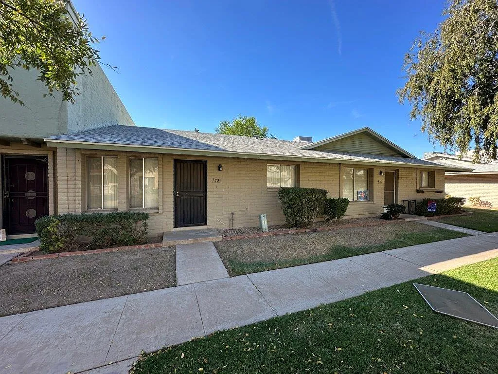 3 bed, 1187 sqft, $1,700 — Photo 1