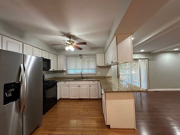 5th image of 1098 Ashley Dr