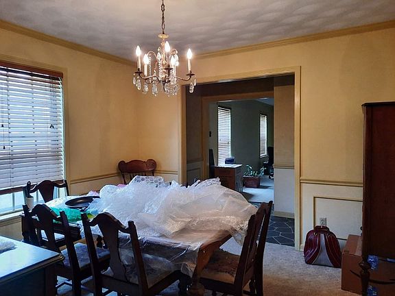 3rd image of 5935 Macleod Dr