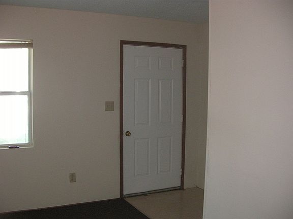 3rd image of 518 Brown St