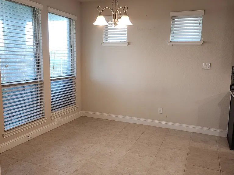 813 Warwick Blvd — Photo 6