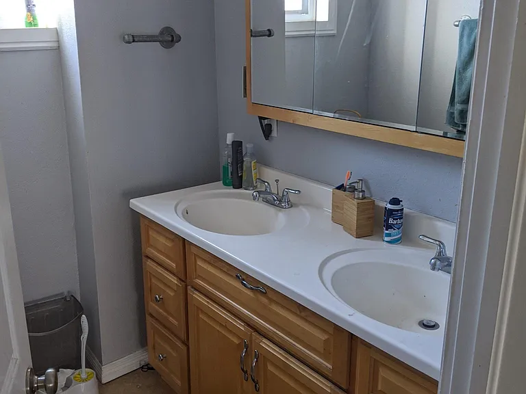Upstair Bathroom, w/ shower