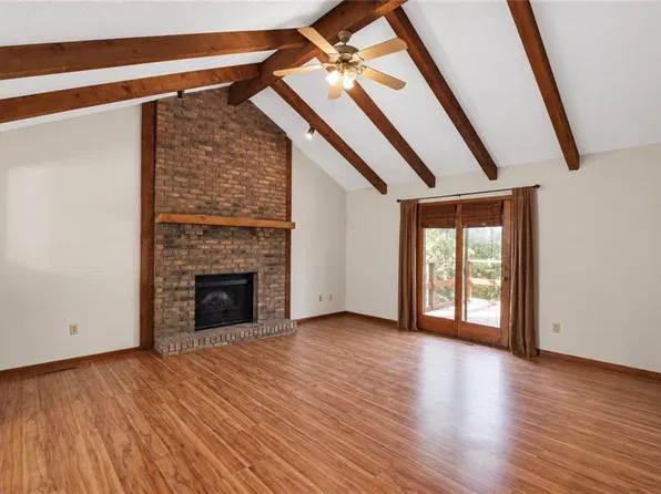 112 SE Flagstone Dr, Lees Summit, MO 64063