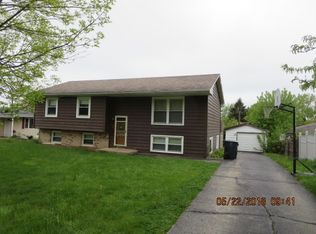619 Greenbriar Ln, Lindenhurst, IL 60046