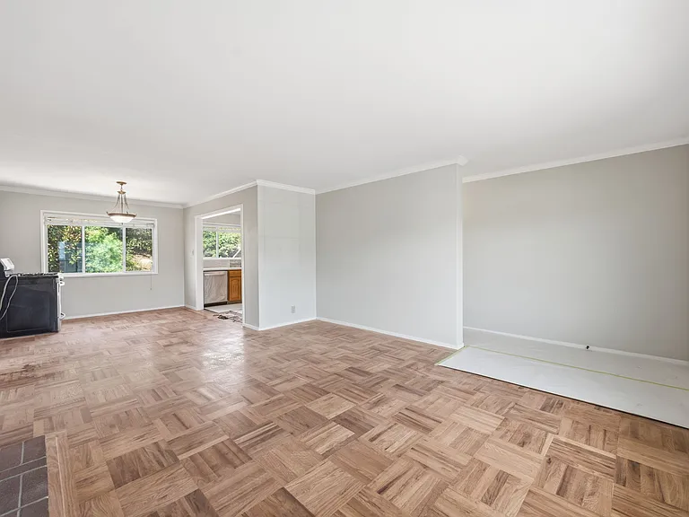 435 Alhambra Rd — Photo 4