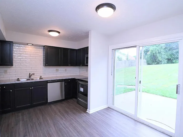 333 Squires Rd — Photo 14