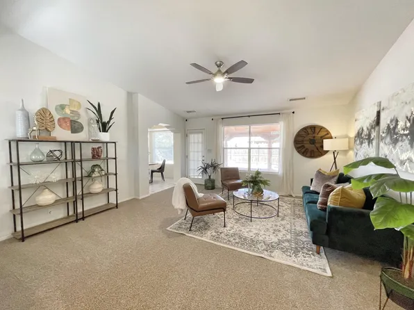 8211 Summerfield Ct SW, Albuquerque, NM 87121
