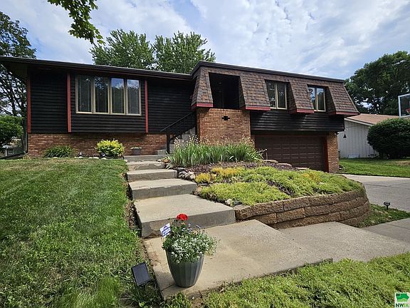 2nd image of 5921 Four Seasons Dr