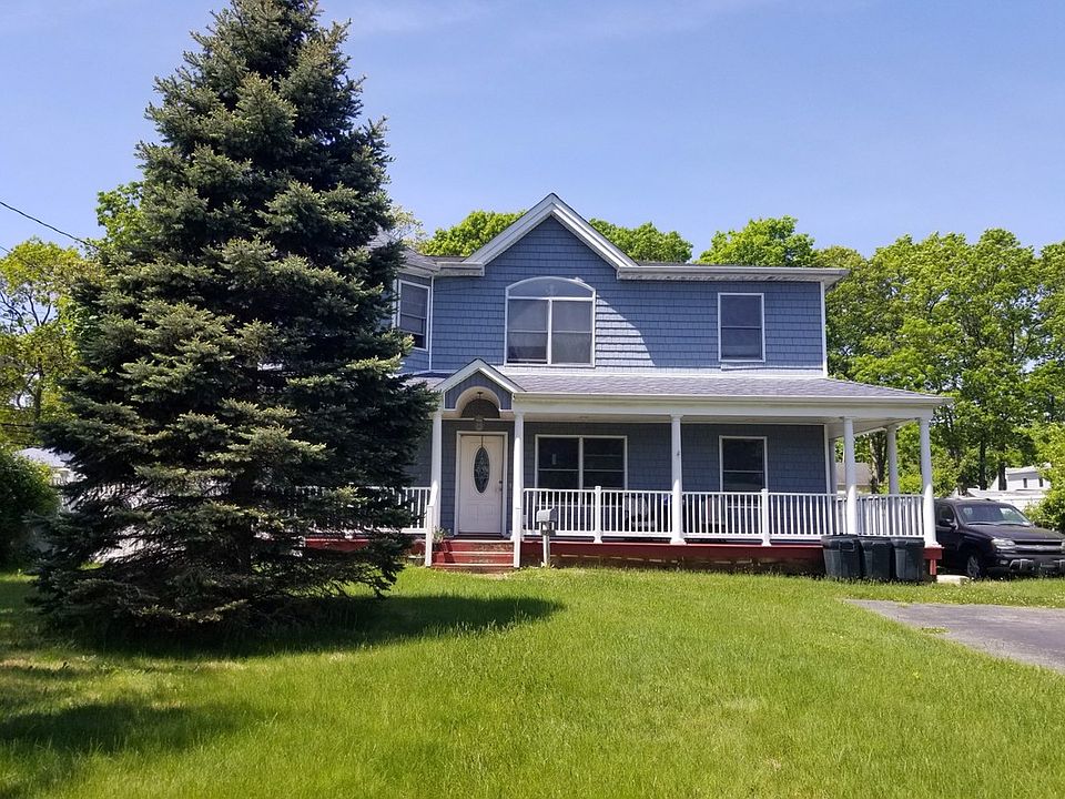 138 Meroke Ln, East Islip, NY 11730 | Zillow